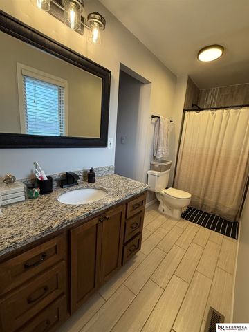 6510 Applewood Drive, Lincoln, NE 68516