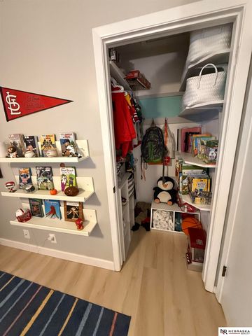 6510 Applewood Drive, Lincoln, NE 68516