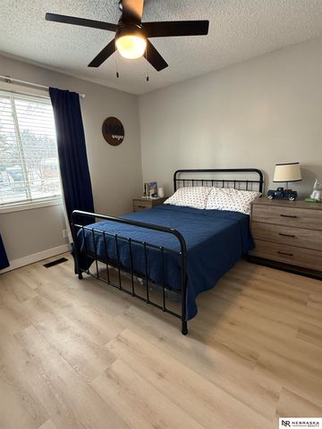 6510 Applewood Drive, Lincoln, NE 68516