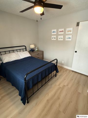 6510 Applewood Drive, Lincoln, NE 68516