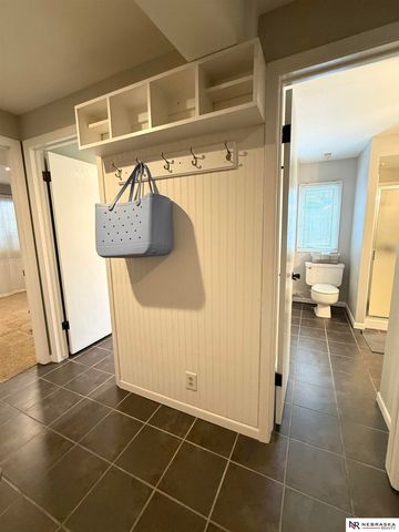 6510 Applewood Drive, Lincoln, NE 68516