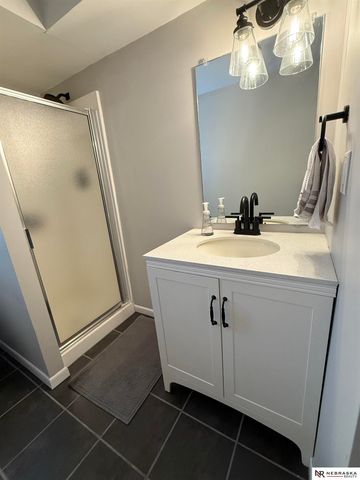 6510 Applewood Drive, Lincoln, NE 68516