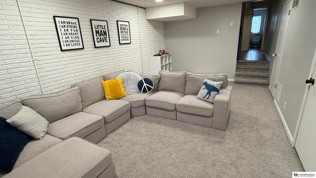 6510 Applewood Drive, Lincoln, NE 68516