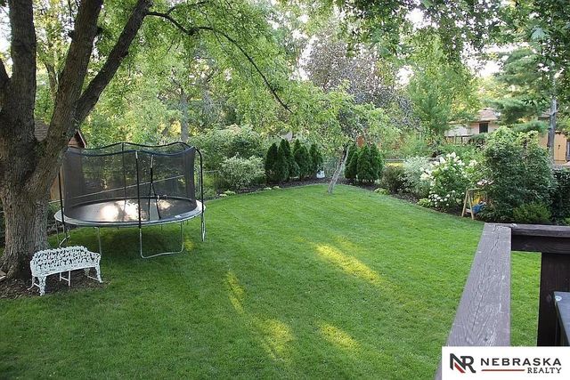 6510 Applewood Drive, Lincoln, NE 68516