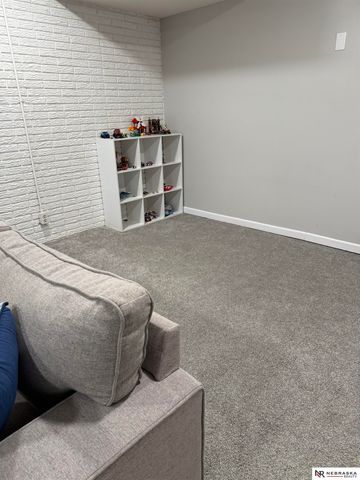 6510 Applewood Drive, Lincoln, NE 68516