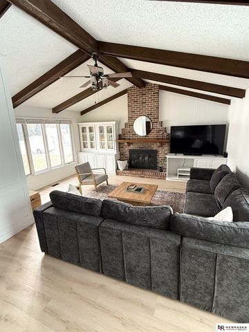 6510 Applewood Drive, Lincoln, NE 68516