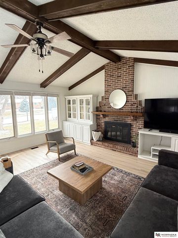 6510 Applewood Drive, Lincoln, NE 68516