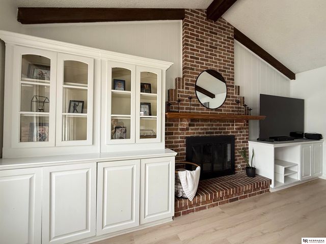 6510 Applewood Drive, Lincoln, NE 68516