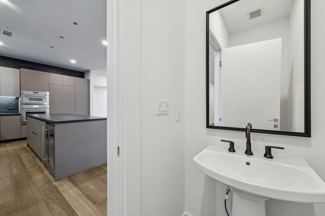 1711 Allen Parkway 2403, Houston, TX 77019