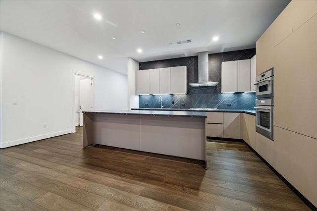 1711 Allen Parkway 2403, Houston, TX 77019