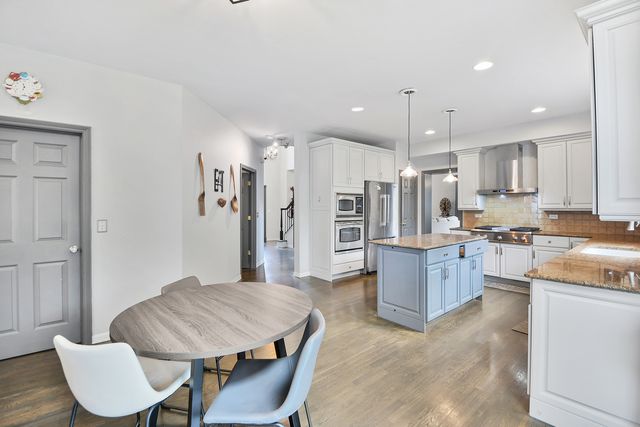 88 Open Parkway S, Hawthorn Woods, IL 60047