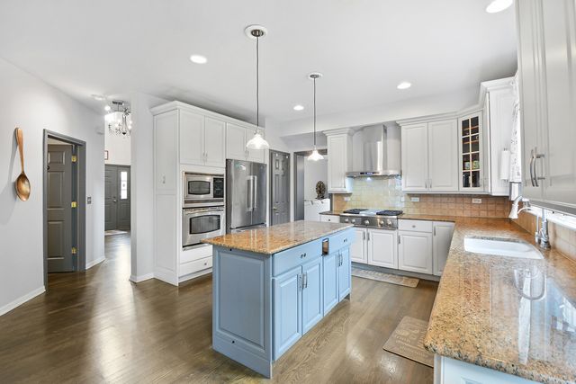 88 Open Parkway S, Hawthorn Woods, IL 60047
