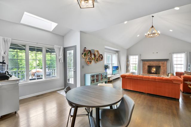 88 Open Parkway S, Hawthorn Woods, IL 60047