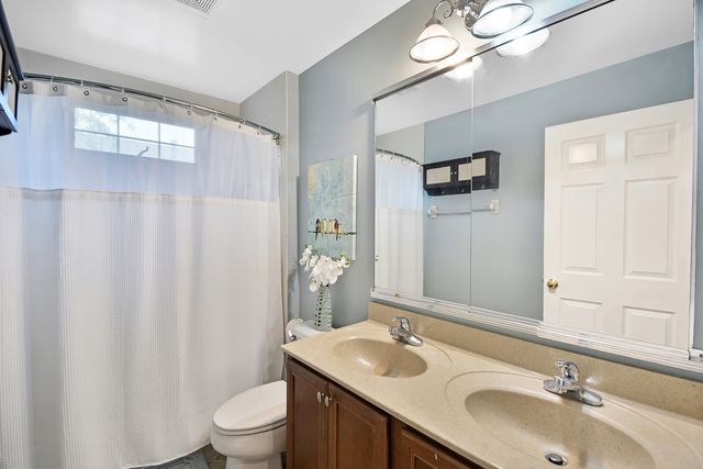 88 Open Parkway S, Hawthorn Woods, IL 60047