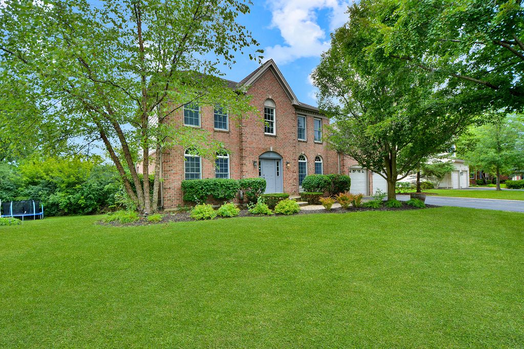 88 Open Parkway S, Hawthorn Woods, IL 60047