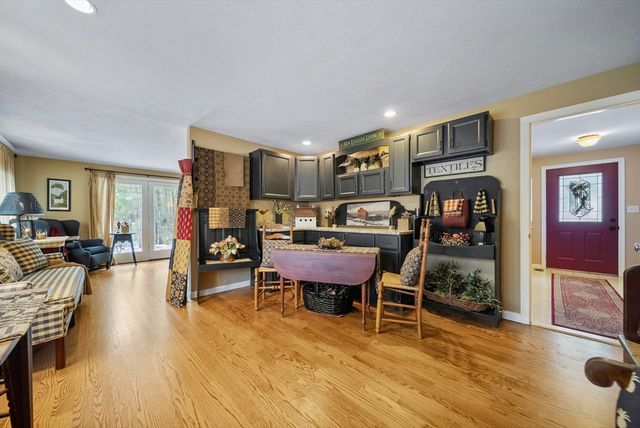 69 Farquhar Road, Sturbridge, MA 01566