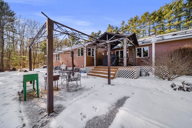 69 Farquhar Road, Sturbridge, MA 01566