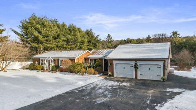 69 Farquhar Road, Sturbridge, MA 01566