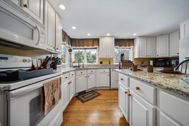 69 Farquhar Road, Sturbridge, MA 01566