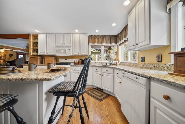 69 Farquhar Road, Sturbridge, MA 01566