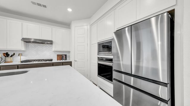 913 Gilbreath Avenue, Crowley, TX 76036