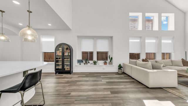 913 Gilbreath Avenue, Crowley, TX 76036