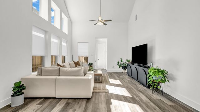 913 Gilbreath Avenue, Crowley, TX 76036