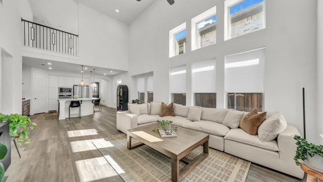 913 Gilbreath Avenue, Crowley, TX 76036