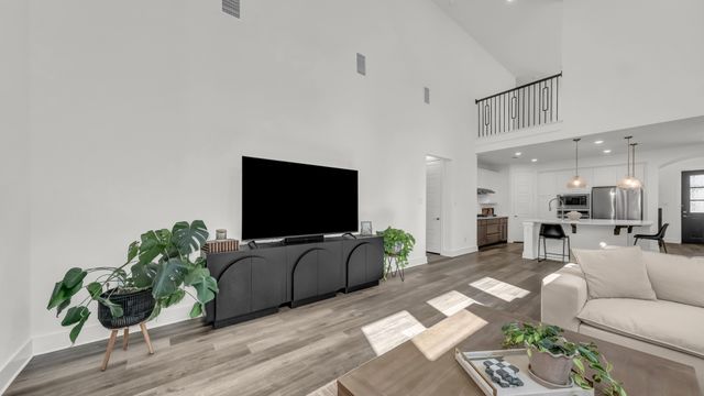 913 Gilbreath Avenue, Crowley, TX 76036