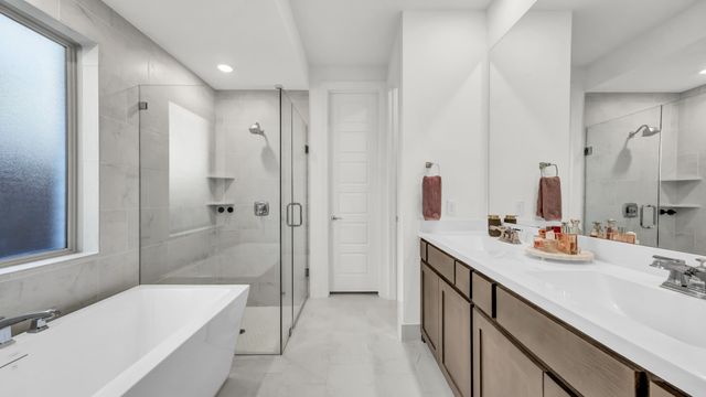 913 Gilbreath Avenue, Crowley, TX 76036