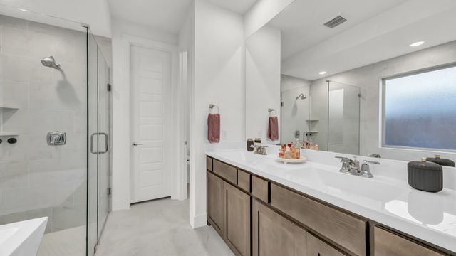 913 Gilbreath Avenue, Crowley, TX 76036