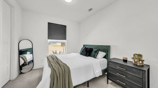 913 Gilbreath Avenue, Crowley, TX 76036