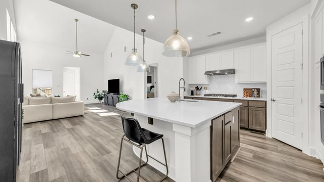 913 Gilbreath Avenue, Crowley, TX 76036