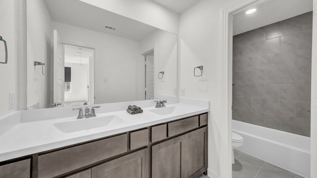 913 Gilbreath Avenue, Crowley, TX 76036