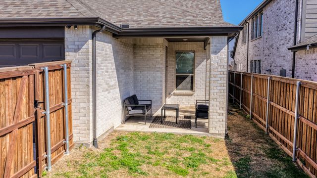 913 Gilbreath Avenue, Crowley, TX 76036