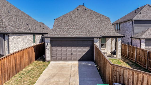 913 Gilbreath Avenue, Crowley, TX 76036