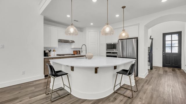 913 Gilbreath Avenue, Crowley, TX 76036