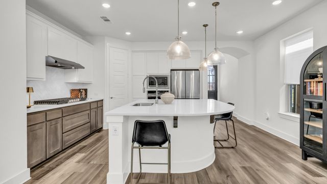 913 Gilbreath Avenue, Crowley, TX 76036