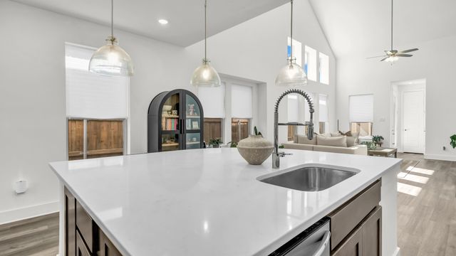 913 Gilbreath Avenue, Crowley, TX 76036