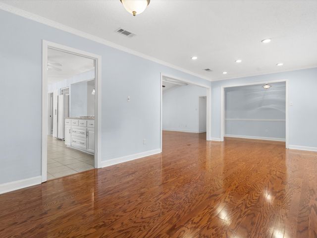 1800 Holm Oak Street, Arlington, TX 76012