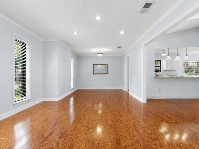 1800 Holm Oak Street, Arlington, TX 76012