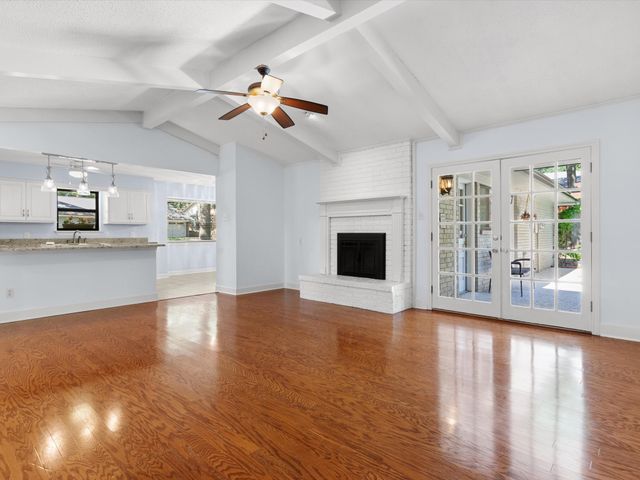 1800 Holm Oak Street, Arlington, TX 76012