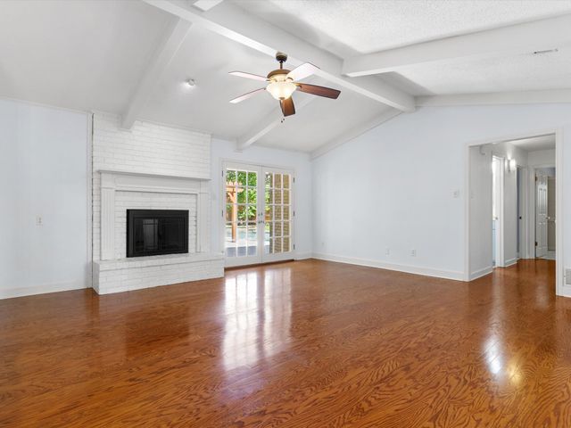 1800 Holm Oak Street, Arlington, TX 76012