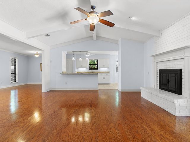 1800 Holm Oak Street, Arlington, TX 76012