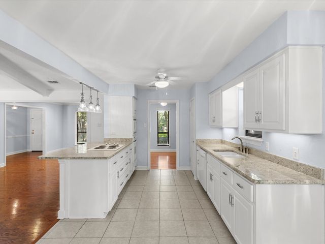 1800 Holm Oak Street, Arlington, TX 76012