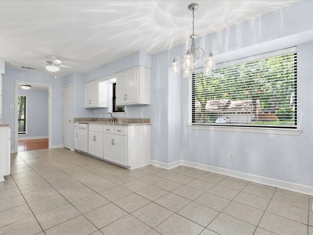 1800 Holm Oak Street, Arlington, TX 76012