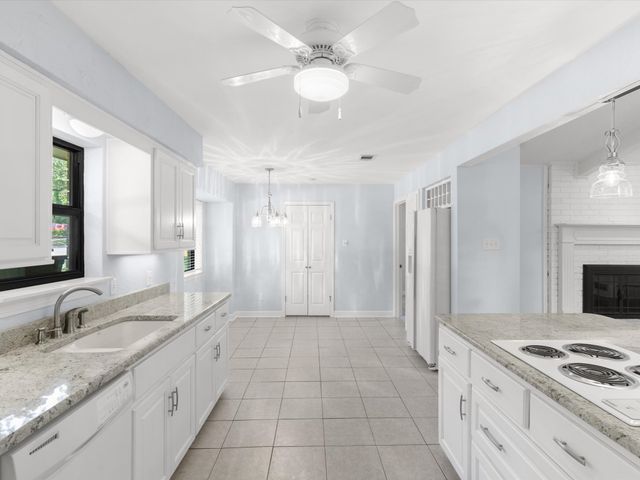 1800 Holm Oak Street, Arlington, TX 76012