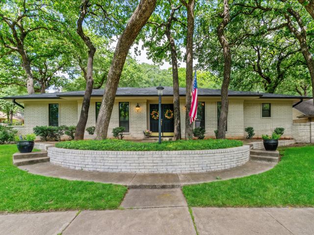1800 Holm Oak Street, Arlington, TX 76012