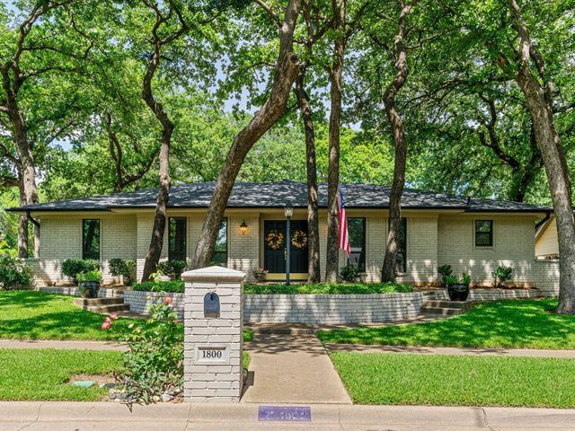 1800 Holm Oak Street, Arlington, TX 76012