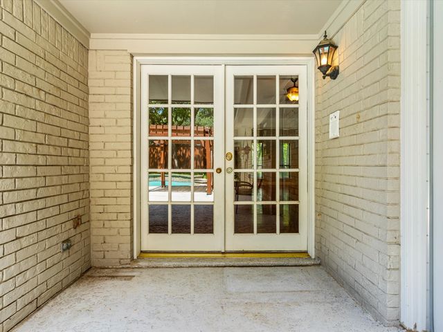 1800 Holm Oak Street, Arlington, TX 76012